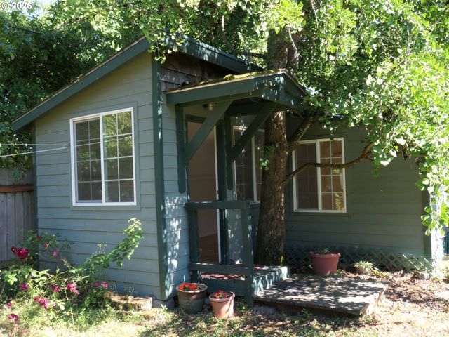 1805 HEMLOCK St, Eugene, OR 97404