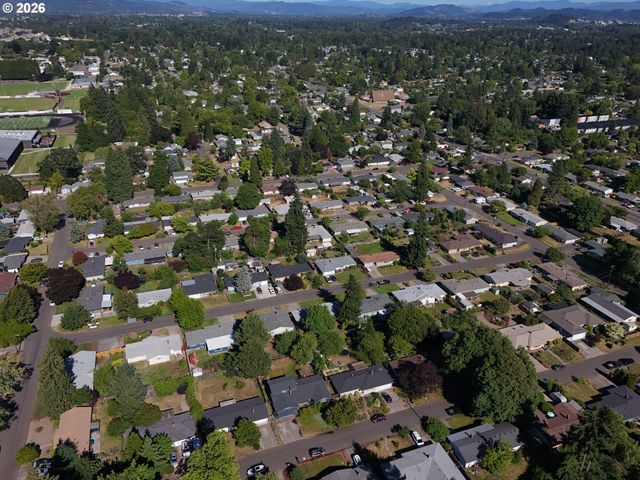 1805 HEMLOCK St, Eugene, OR 97404