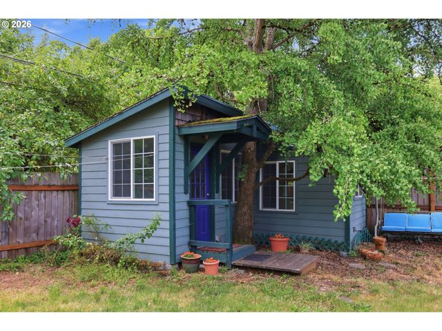 1805 HEMLOCK St, Eugene, OR 97404