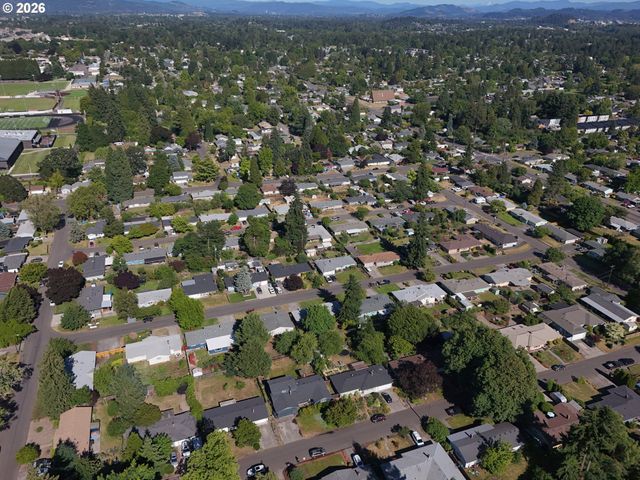 1805 HEMLOCK St, Eugene, OR 97404
