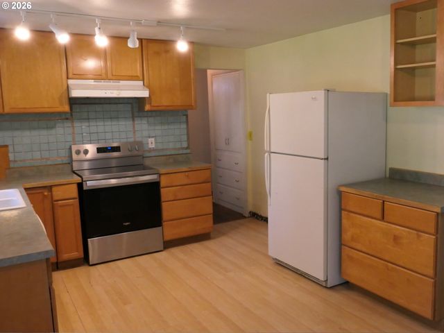 1805 HEMLOCK St, Eugene, OR 97404