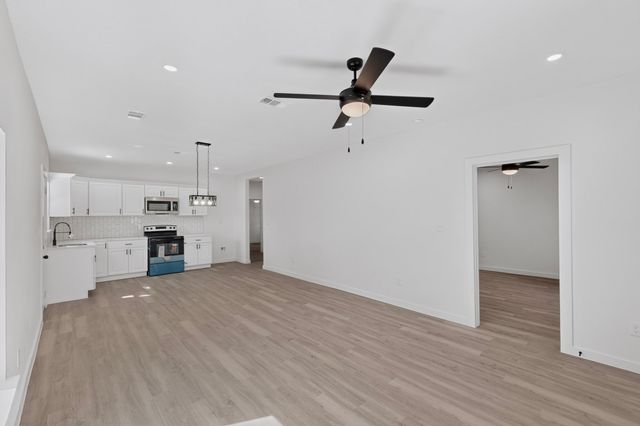 651 Ezekial Avenue, Dallas, TX 75217