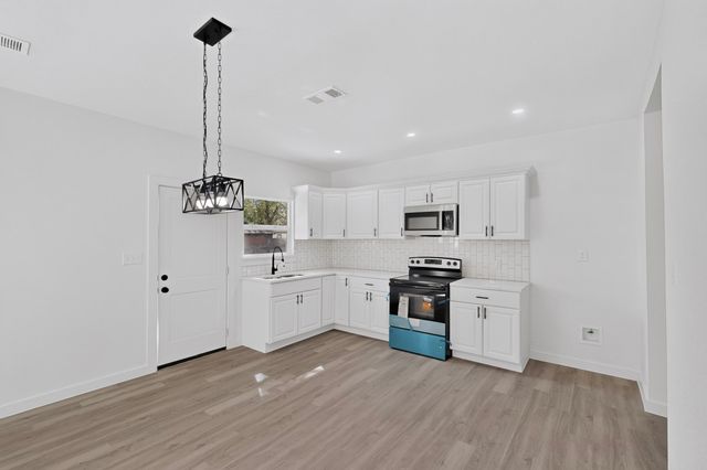 651 Ezekial Avenue, Dallas, TX 75217