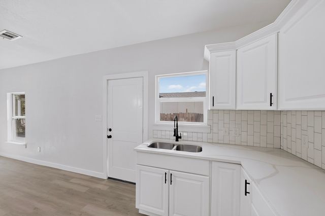 651 Ezekial Avenue, Dallas, TX 75217