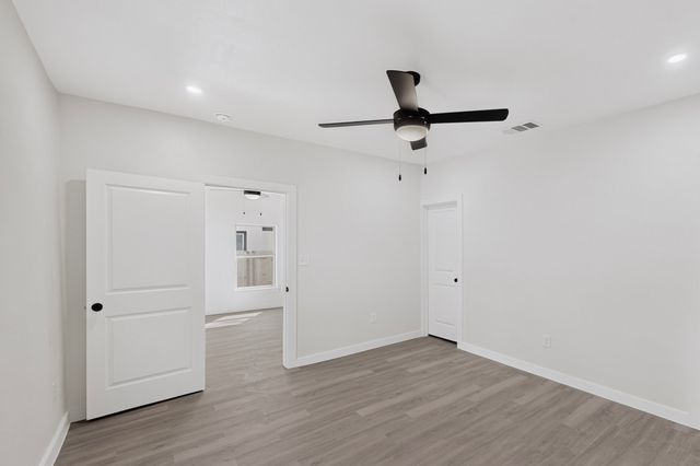651 Ezekial Avenue, Dallas, TX 75217