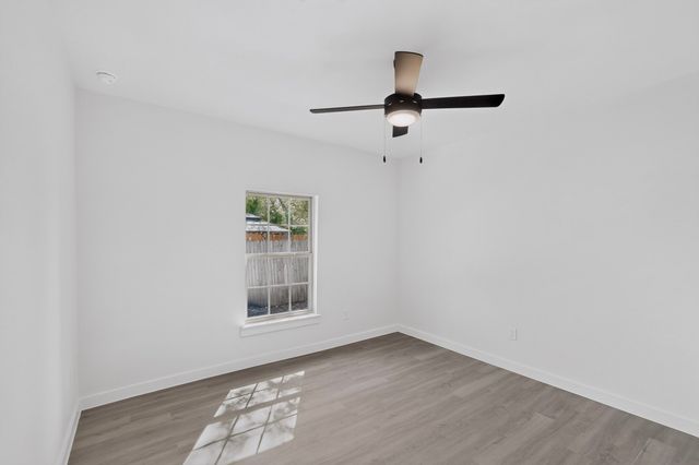 651 Ezekial Avenue, Dallas, TX 75217
