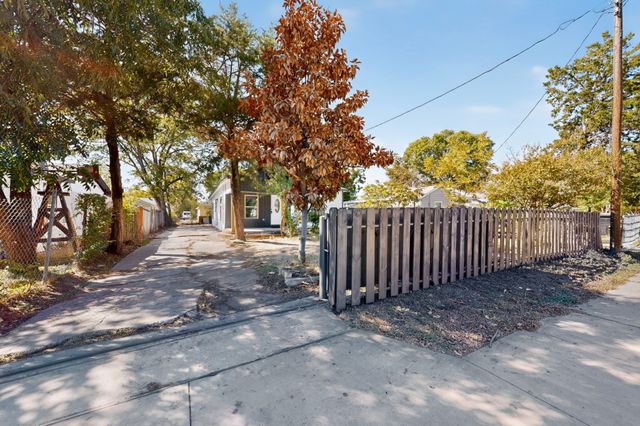 651 Ezekial Avenue, Dallas, TX 75217