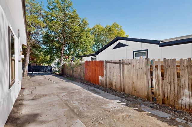 651 Ezekial Avenue, Dallas, TX 75217