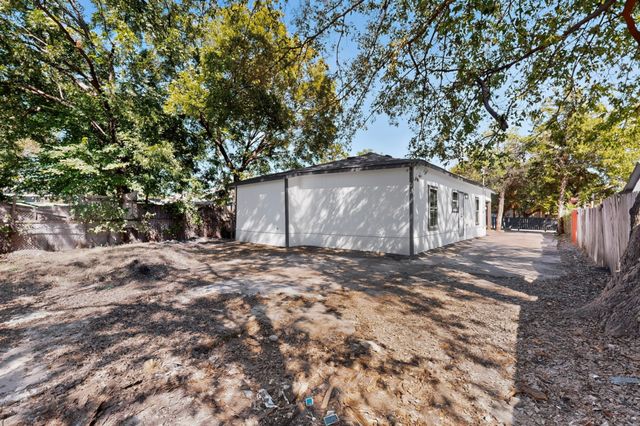 651 Ezekial Avenue, Dallas, TX 75217