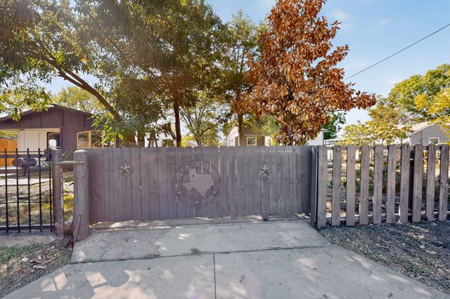 651 Ezekial Avenue, Dallas, TX 75217