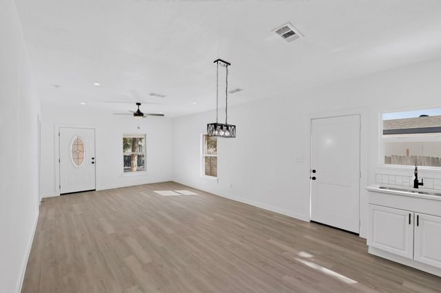 651 Ezekial Avenue, Dallas, TX 75217
