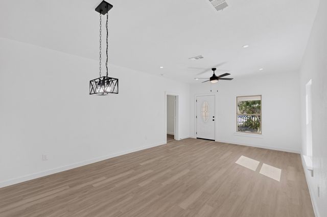 651 Ezekial Avenue, Dallas, TX 75217