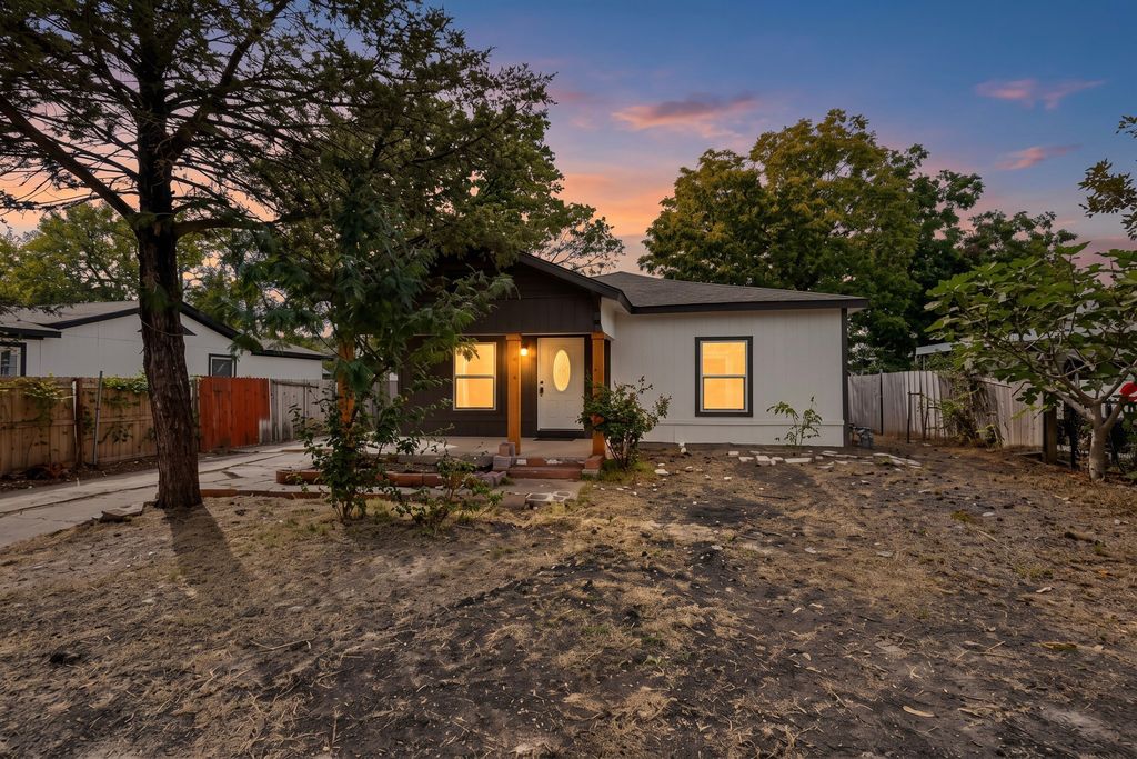 651 Ezekial Avenue, Dallas, TX 75217