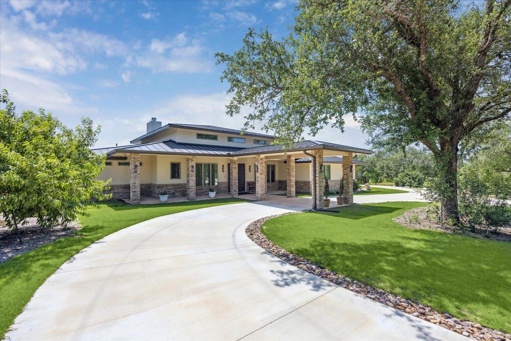 405 Spicewood Trails DR, Spicewood, TX 78669