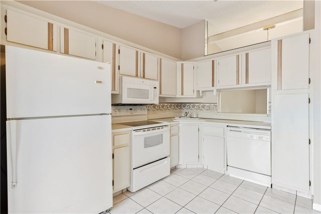 633 Sea Pine Way H, Green Acres, FL 33415