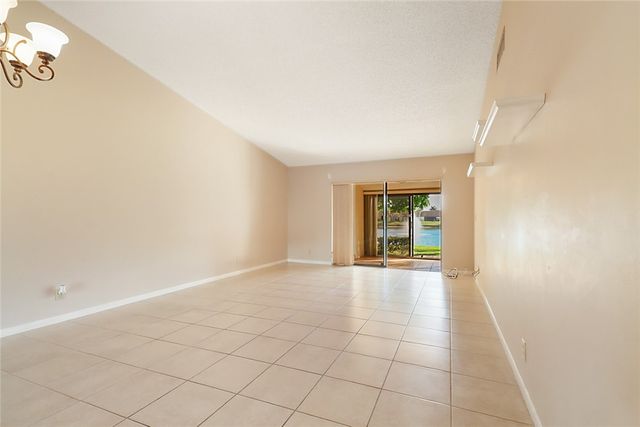 633 Sea Pine Way H, Green Acres, FL 33415