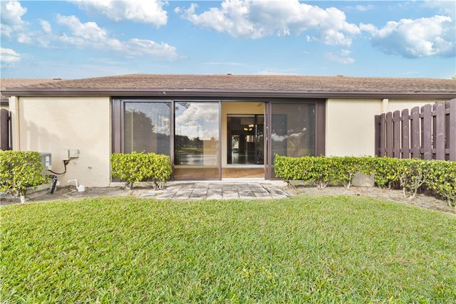 633 Sea Pine Way H, Green Acres, FL 33415