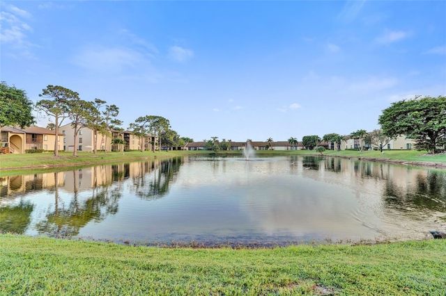 633 Sea Pine Way H, Green Acres, FL 33415