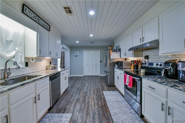 12034 Southview Cir, Moundville, AL 35474