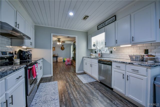 12034 Southview Cir, Moundville, AL 35474