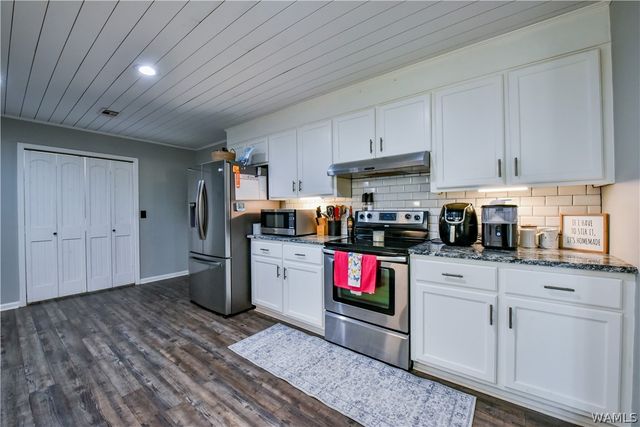 12034 Southview Cir, Moundville, AL 35474