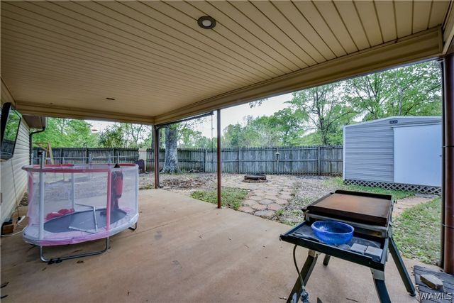12034 Southview Cir, Moundville, AL 35474