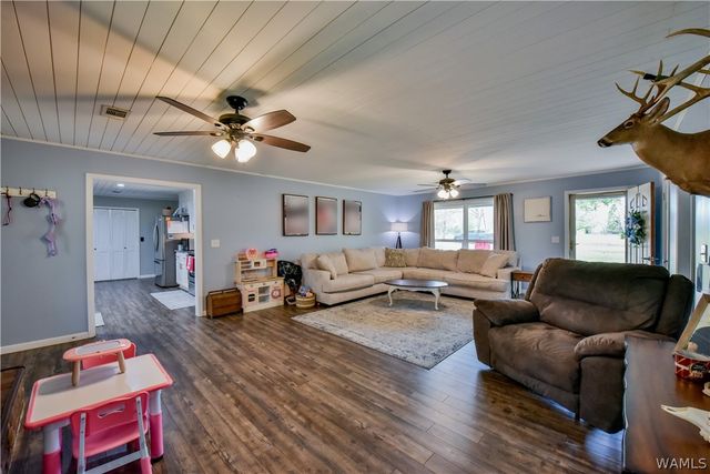 12034 Southview Cir, Moundville, AL 35474