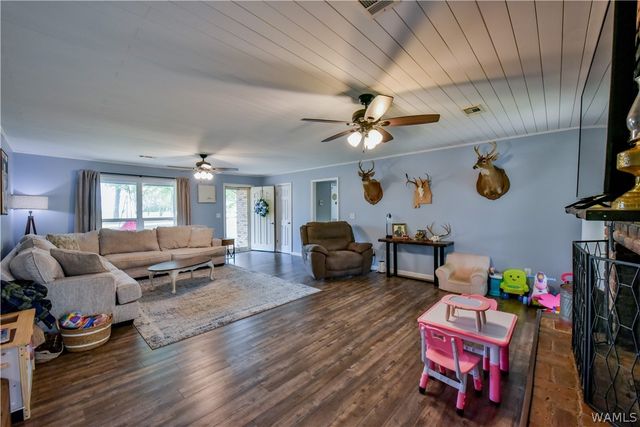 12034 Southview Cir, Moundville, AL 35474