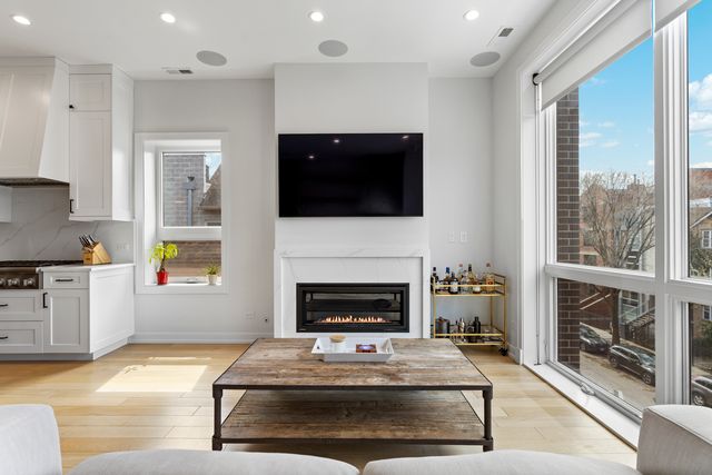 1525 N Bosworth Avenue 3S, Chicago, IL 60642