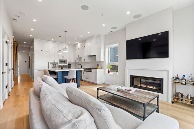 1525 N Bosworth Avenue 3S, Chicago, IL 60642