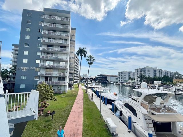 1800 NW 24th Ave 219, Miami, FL 33125