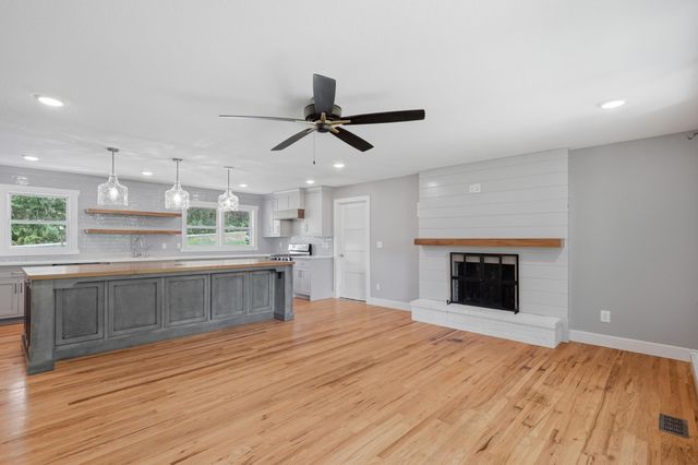 580 W RTE K, Columbia, MO 65203