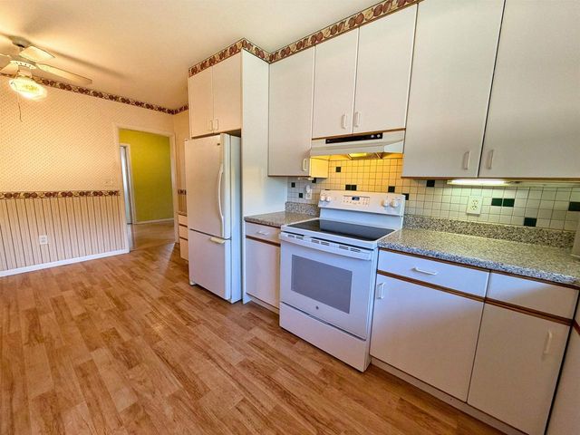 814 HARMEL AVENUE, Oshkosh, WI 54902