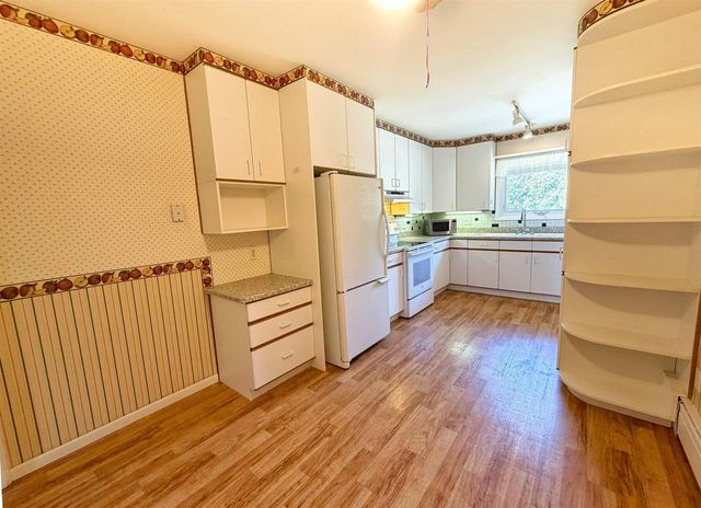 814 HARMEL AVENUE, Oshkosh, WI 54902