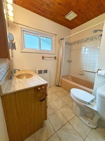 814 HARMEL AVENUE, Oshkosh, WI 54902