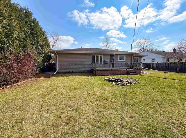 814 HARMEL AVENUE, Oshkosh, WI 54902