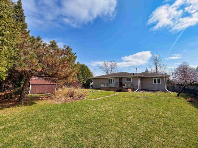 814 HARMEL AVENUE, Oshkosh, WI 54902