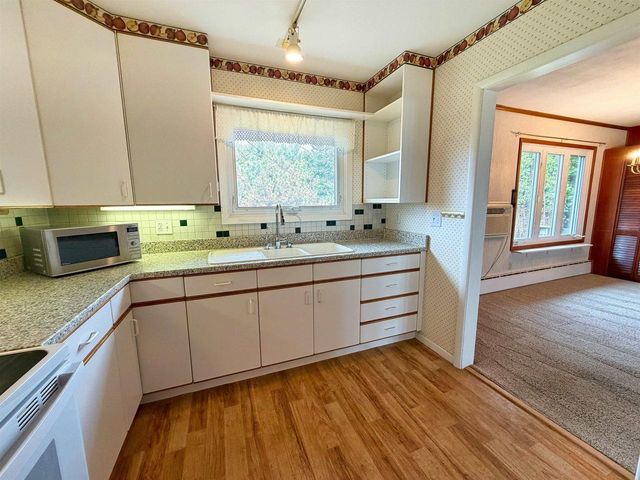 814 HARMEL AVENUE, Oshkosh, WI 54902