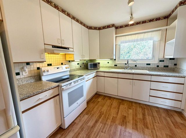 814 HARMEL AVENUE, Oshkosh, WI 54902