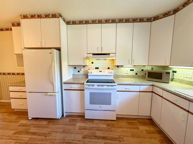 814 HARMEL AVENUE, Oshkosh, WI 54902