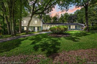 745 Hawthorne Drive, Bloomfield Hills, MI 48304