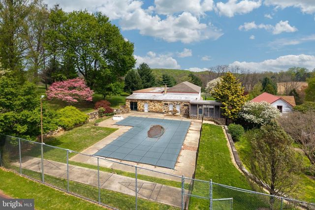394 STREET RD, West Grove, PA 19390