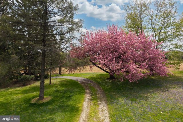 394 STREET RD, West Grove, PA 19390