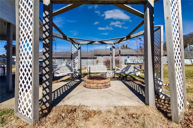 165 9th Street, Wellsburg, WV 26070