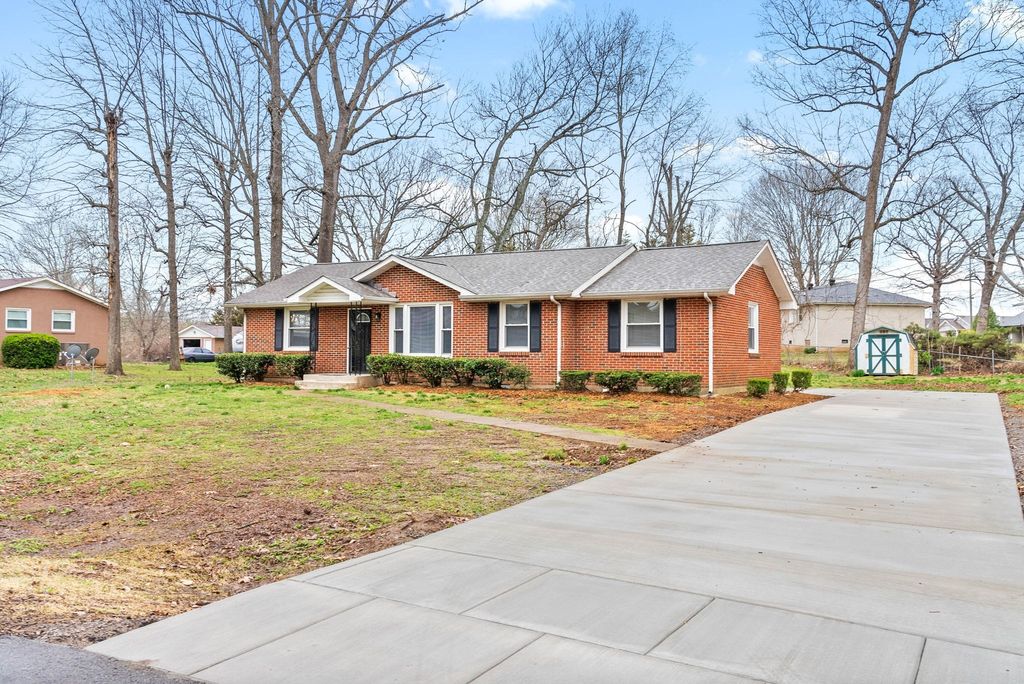 2522 Timberwood Dr, Clarksville, TN 37040