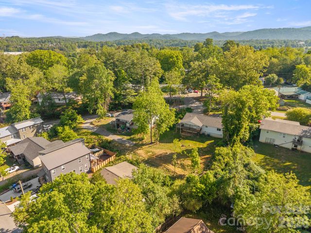 104 Millbrook Road, Asheville, NC 28806