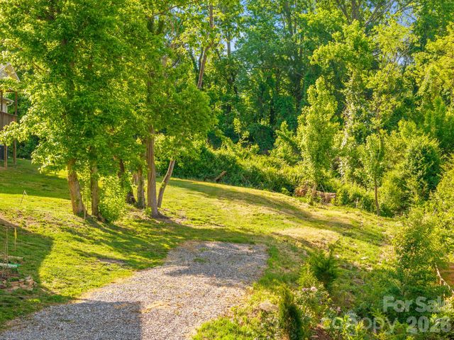 104 Millbrook Road, Asheville, NC 28806