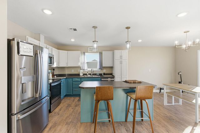 4374 Glen View Drive, Manhattan, KS 66502