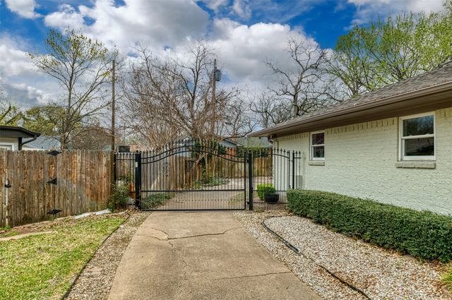 1012 Sleepy Hollow Drive N, Irving, TX 75061