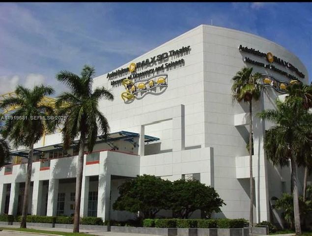 933 NW 2nd Ave, Fort Lauderdale, FL 33311